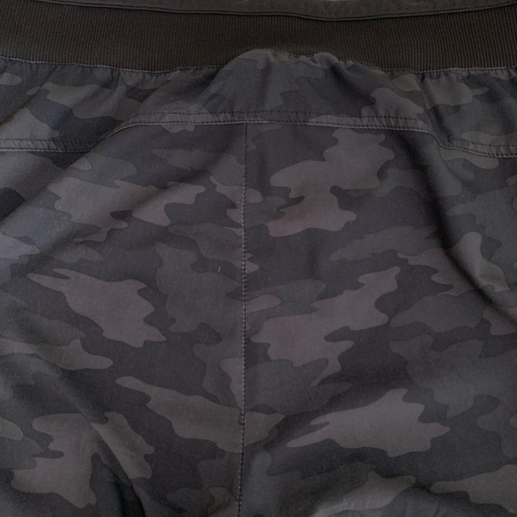 Kyodan Camo Capris. Size L. (Black and Grey) - Picture 5 of 5